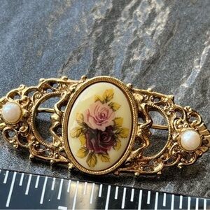 Gold Vintage brooch pin with flowers